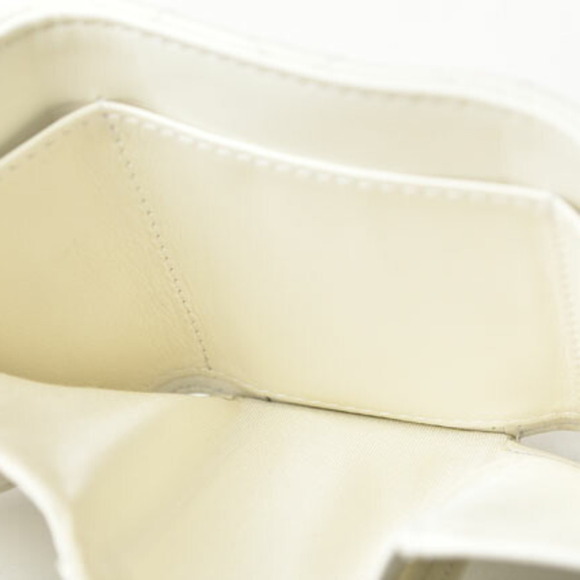 CHANEL Authentic White Caviar Leather Wallet - Picture 8 of 11